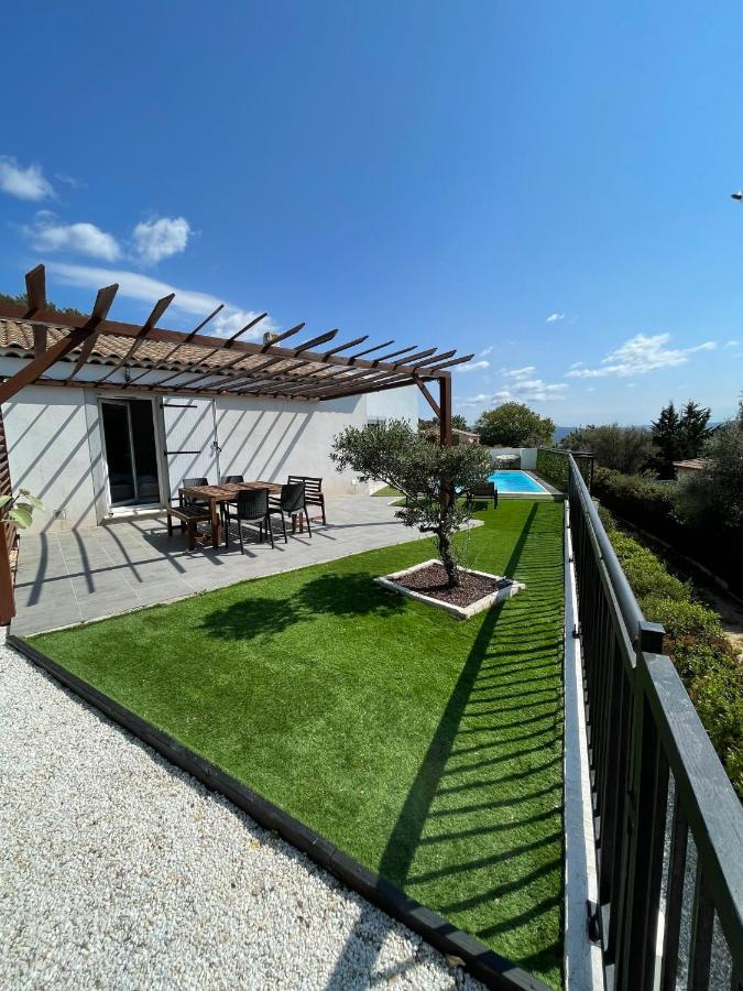 Villa Avec Piscine Cuers Exterior photo
